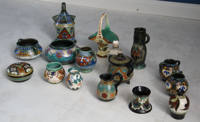 Plazuid - Lot various pottery (16 pieces)