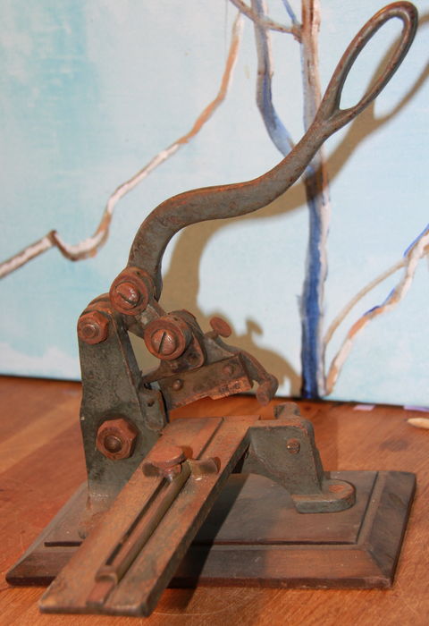 Antique bookbinder cutting machine