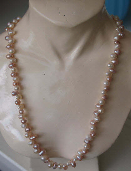 Pearl necklace, cultivated freshwater baroque pearls