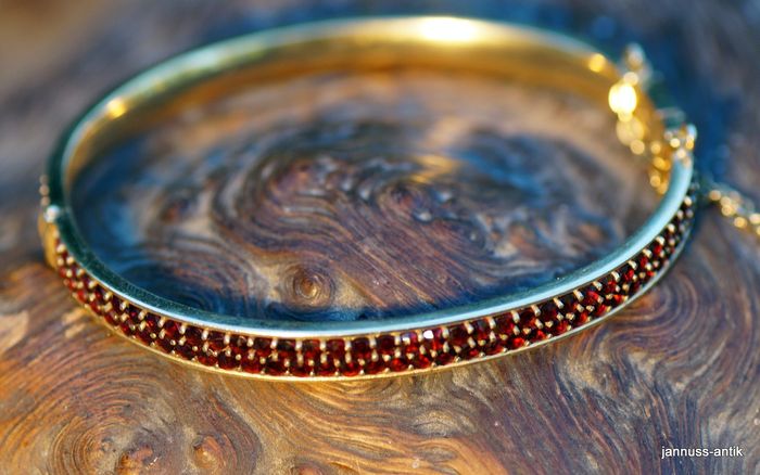 Silver bracelet with Bohemian garnet