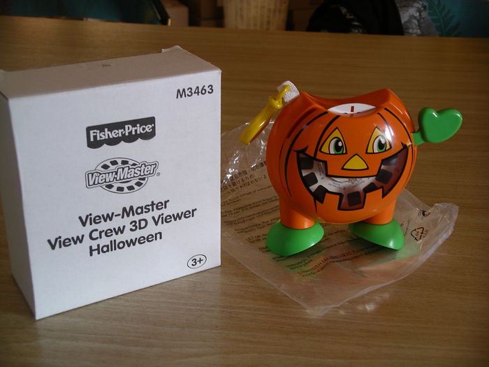 View-Master "View Crew 3D Viewer : Halloween" - in exclusive box and with the "View-Crew Viewers Demo Reel"