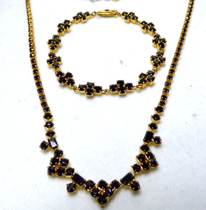 Bohemian garnet set