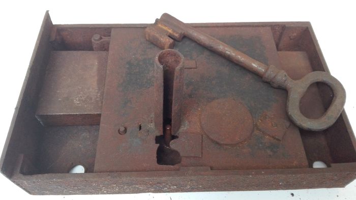 Wrought iron lock - Italy - 19th century