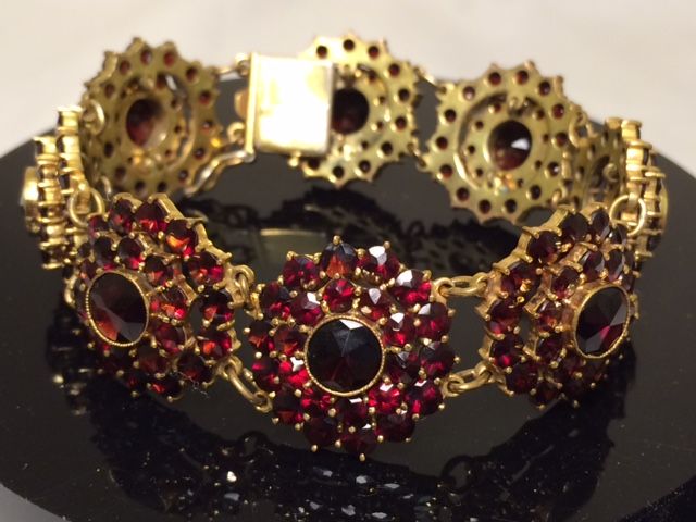 Victorian bracelet with rose cut Bohemian garnet - Czech Republic - 1890