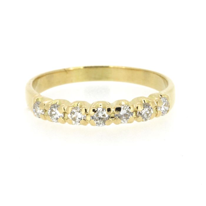 Half eternity ring with 0.33 ct diamonds