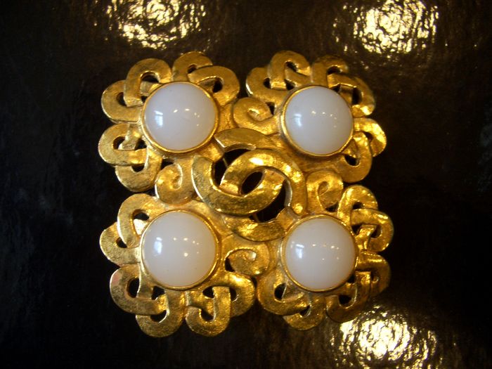 Chanel - brooch