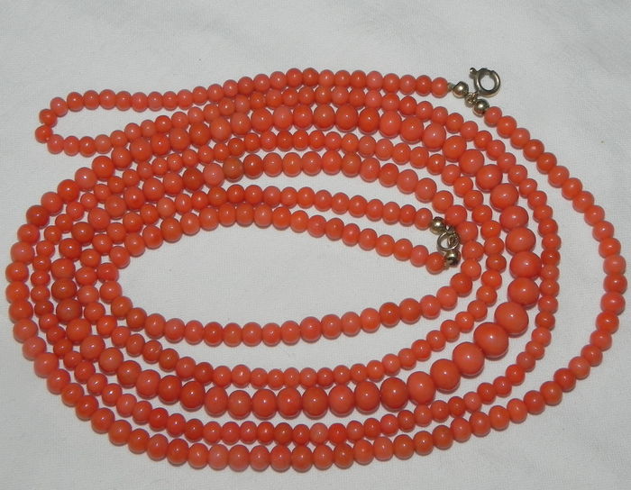Coral necklace - genuine corals - antique coral