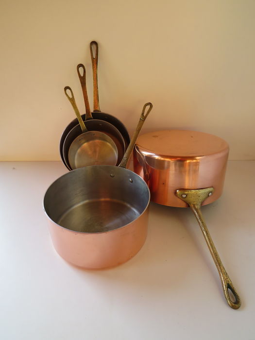 Matching lot of 5 french copper pots / pans / casseroles