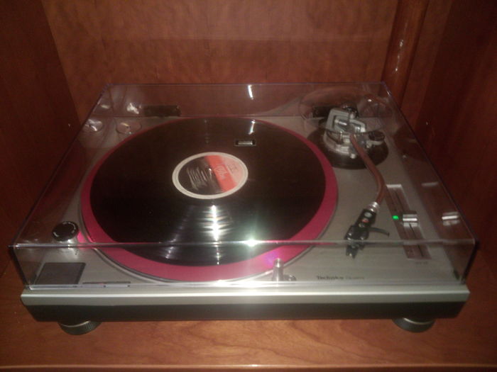 Technics Quartz Direct Turntable SL 1200 MK2.