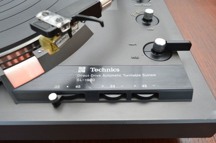 Technics SL-1900 Professional Turntable