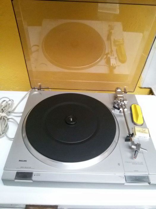 PHILIPS F7130 TURNTABLE RECORD PLAYER