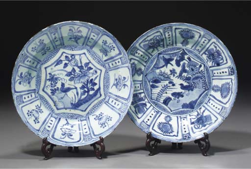 Two Chinese blue and white Kraak porcelain dishes, late Ming