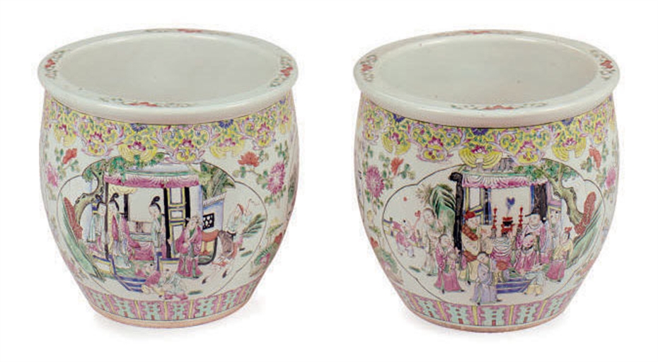 A PAIR OF CHINESE PORCELAIN FAMILLE ROSE FISH BOWLS,