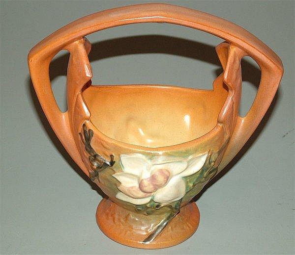 ROSEVILLE POTTERY BROWN MAGNOLIA BASKET 7"