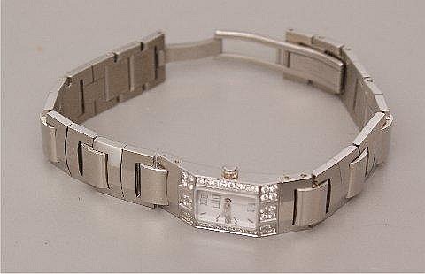 DUNHILL LADIES STAINLESS STEEL WATCH WITH APPROXIMATELY...