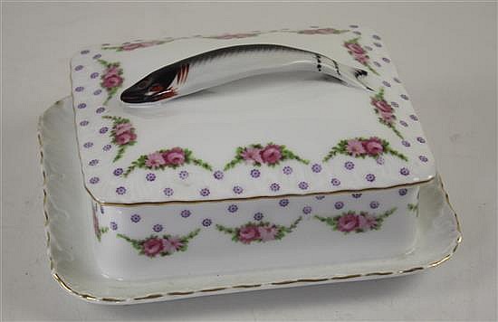 VICTORIA AUSTRIA CHINA 7" COVERED DISH WITH FISH HANDLE