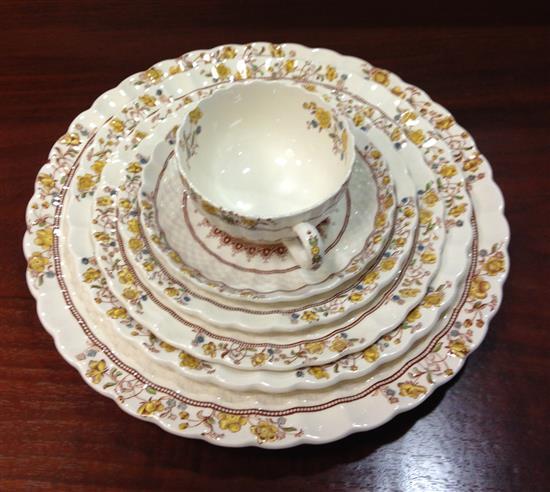 136 PIECES SPODE "BUTTERCUP" ENGLISH CHINA DINNERWARE SET