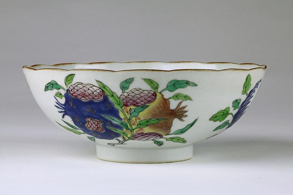 Chinese famille rose qing dynasty bowl