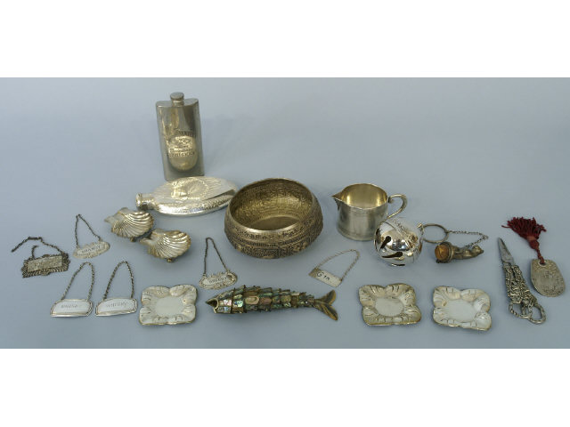 MIXED LOT OF SILVER PIECES