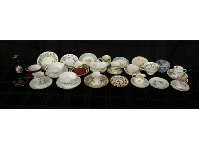 BOX LOT OF ASSORTED CHINA CUPS & SAUCERS