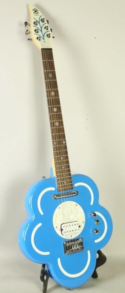 DAISY ROCK GIRL GUITARS ELECTRIC GUITAR WITH CASE