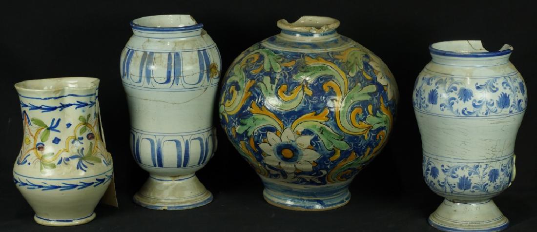 Mixed lot of four porcelain pieces