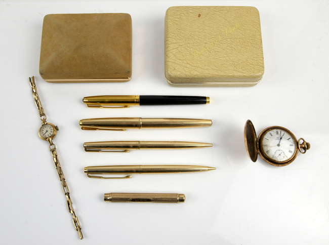 Mixed group of watches and pens