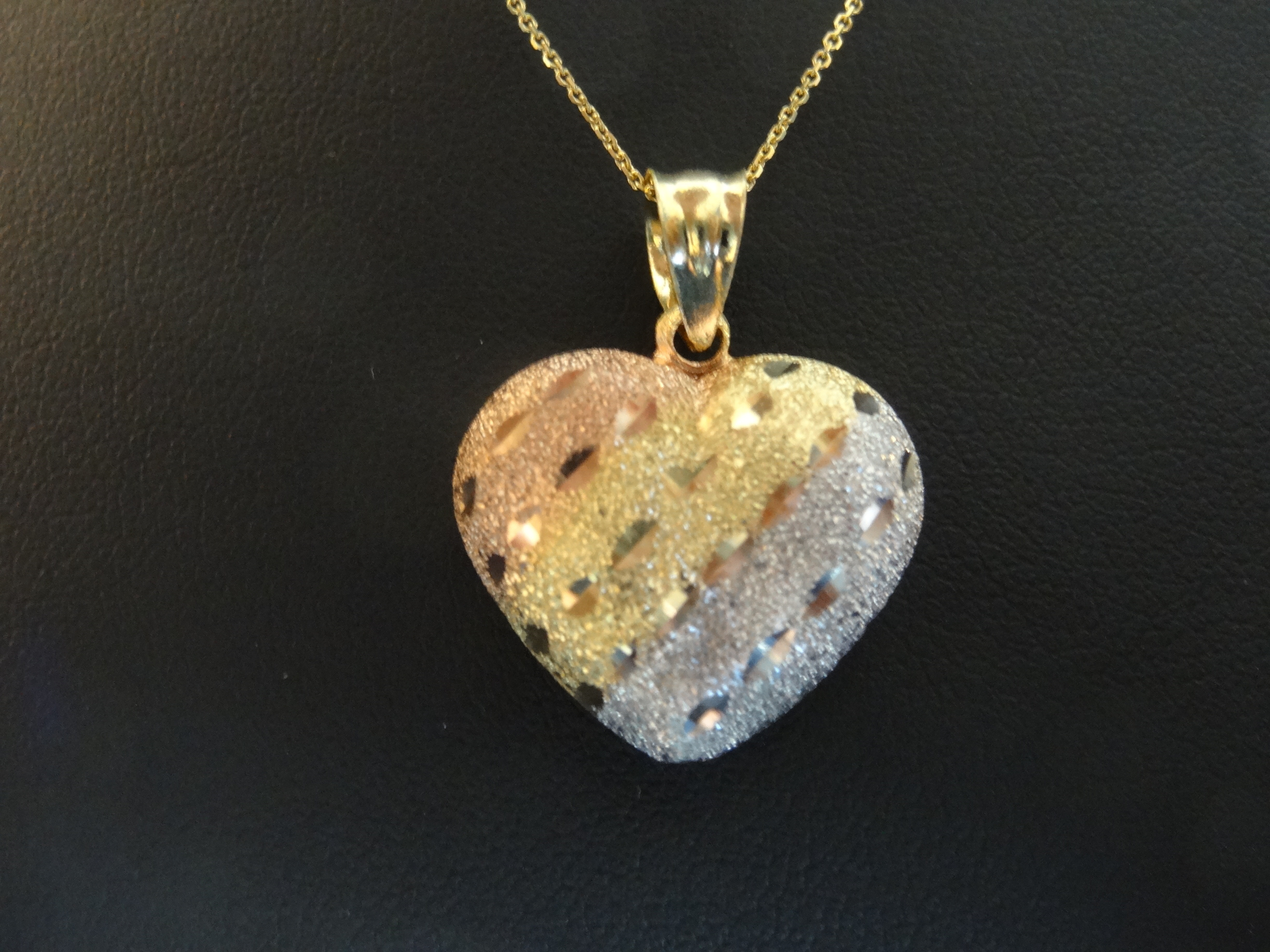 TRI COLOR HEART necklace 18k gold.