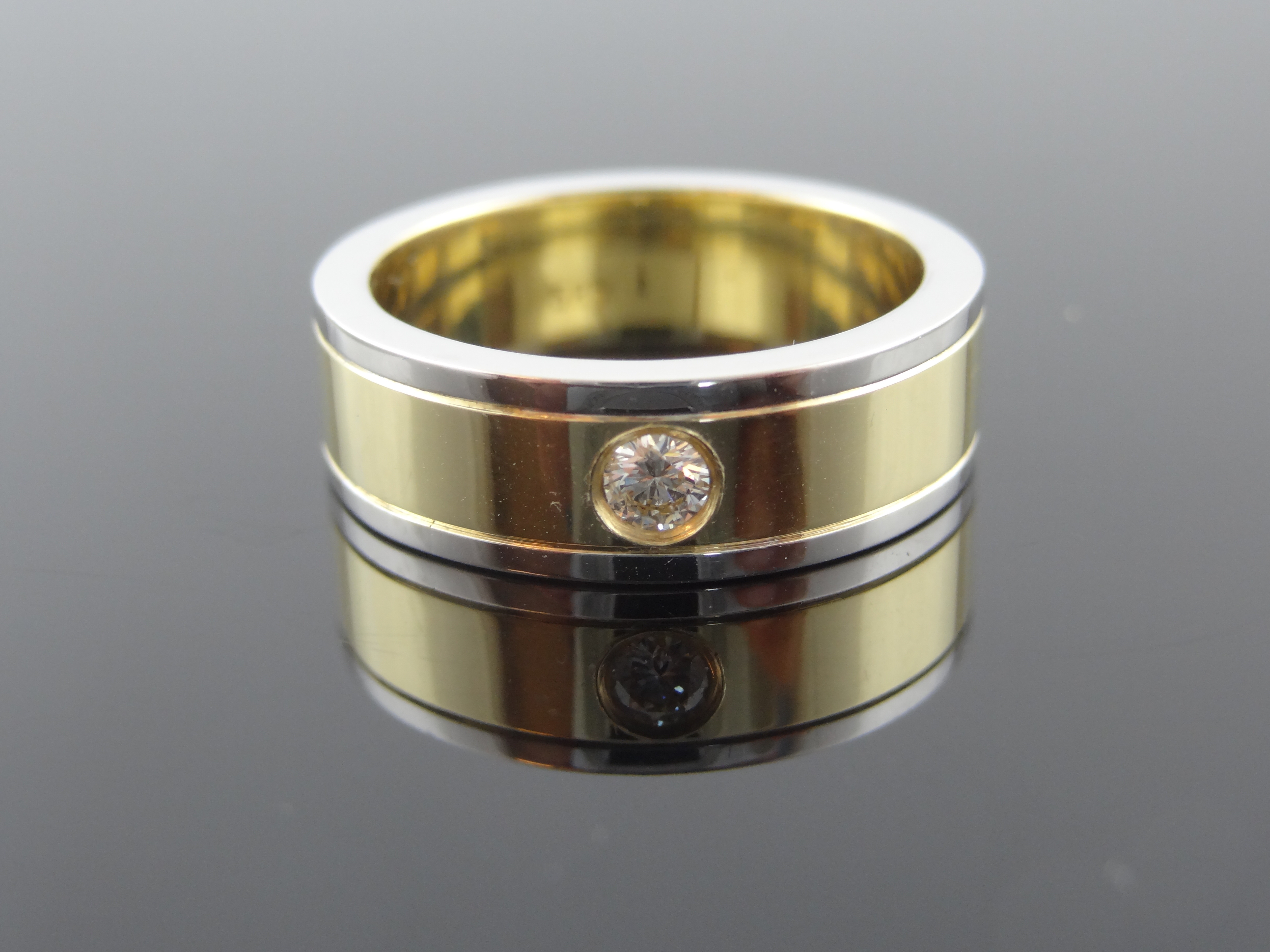 SOLITAIRE TWO TONE DIAMOND RING 0,13ct 14k gold.