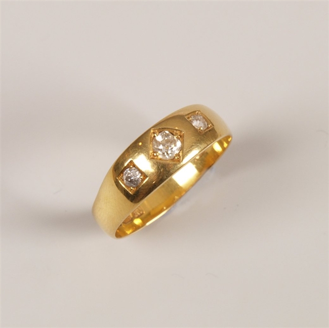 Georgian 18ct gold three stone diamond ring with