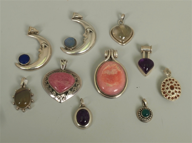 Ten gem set pendants to include a larbradorite