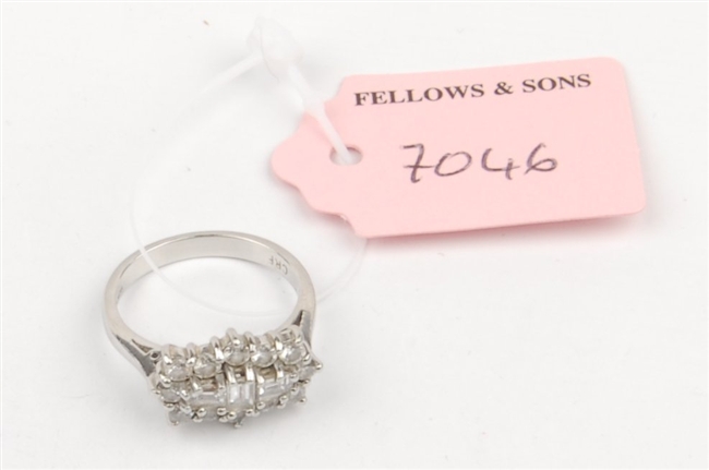 (0004945) platinum diamond cluster ring