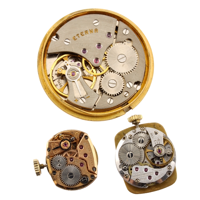 Mixed watch movements including ones by Omega.