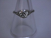AN ART DECO PLATINUM AND DIAMOND SOLITAIRE RING,