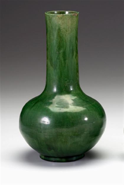 Large Chinese green glazed vase, late ming dynasty