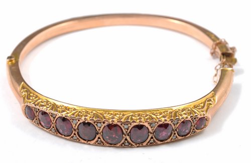 9ct gold hinged bangle