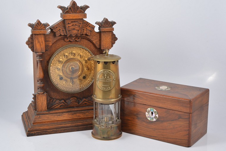 An oak cased shelf clock with American Ansonia movement