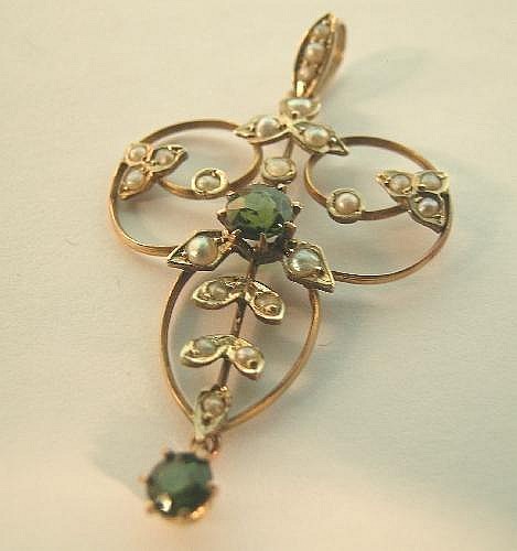 A green tourmaline and split seed pearl set pendant