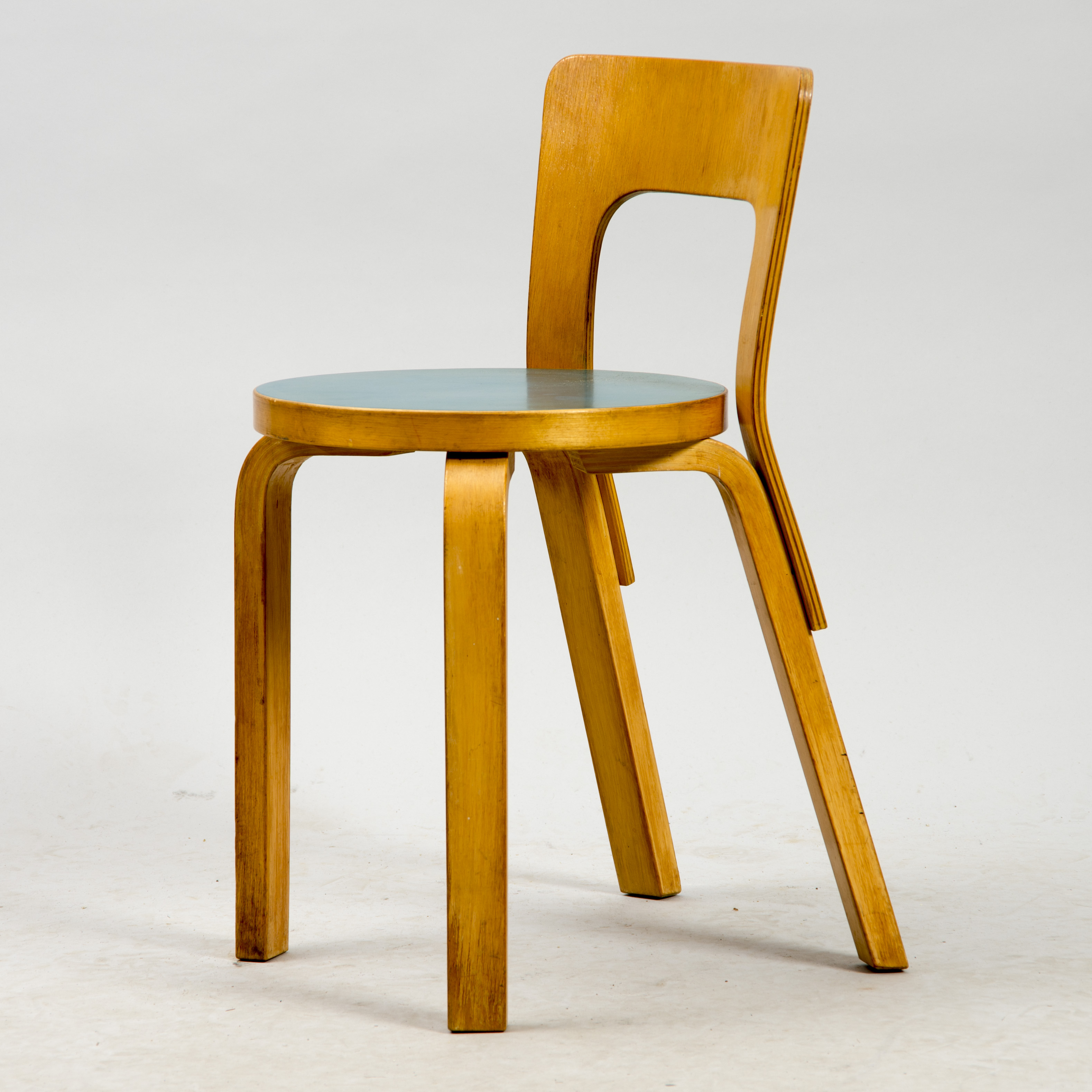 STOL, "Stol 66", Artek, design Alvar Aalto.