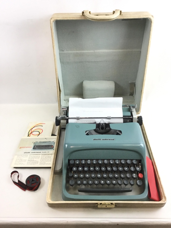 Vtg. Olivetti Underwood Studio 44 Typewriter