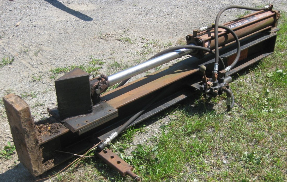 Hydraulic driven log splitter.