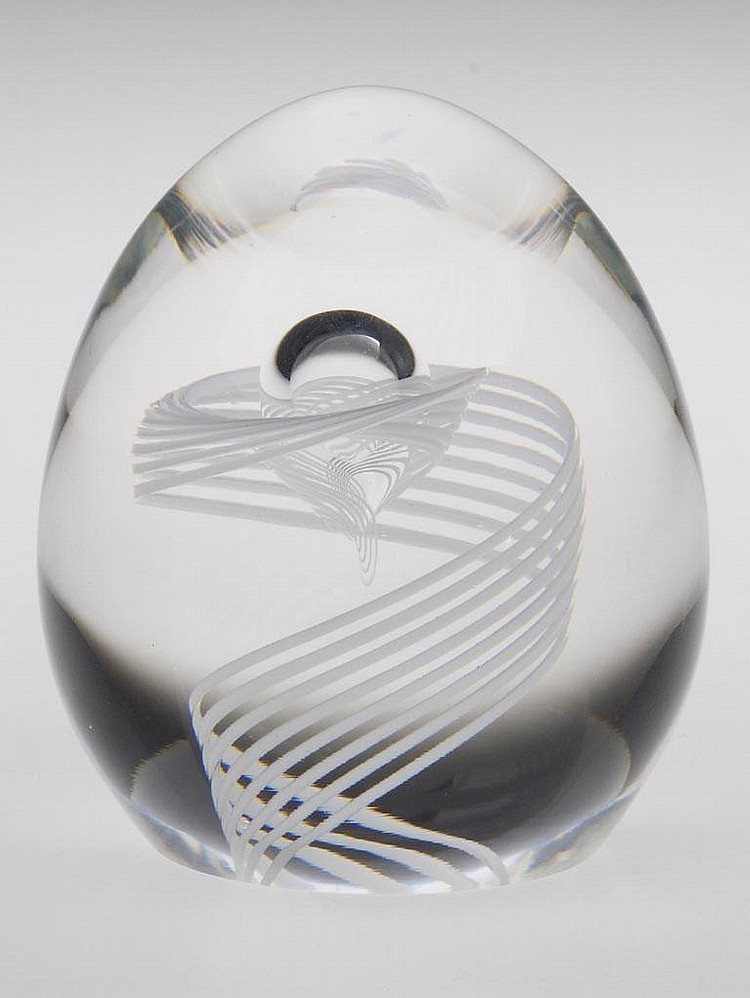STEUBEN STUDIO ART GLASS PAPERWEIGHT