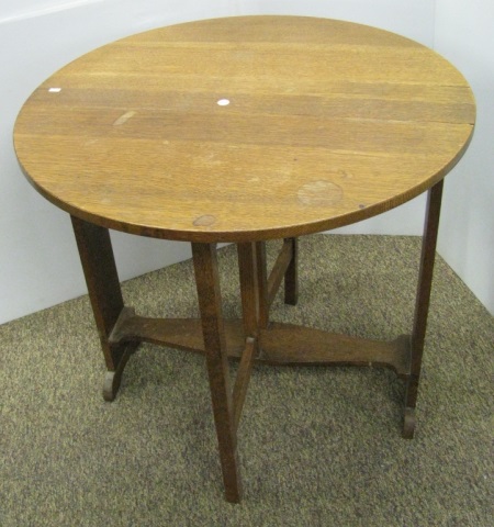 Antique oak gate leg style drop leaf table.
