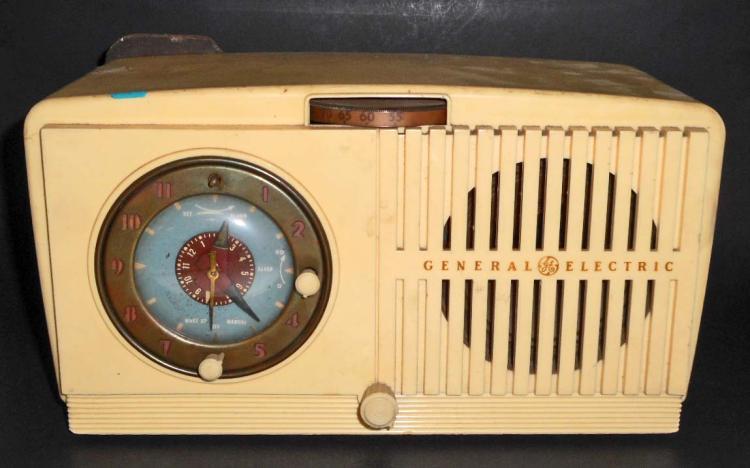 VINTAGE GENERAL ELECTRIC TUBE RADIO