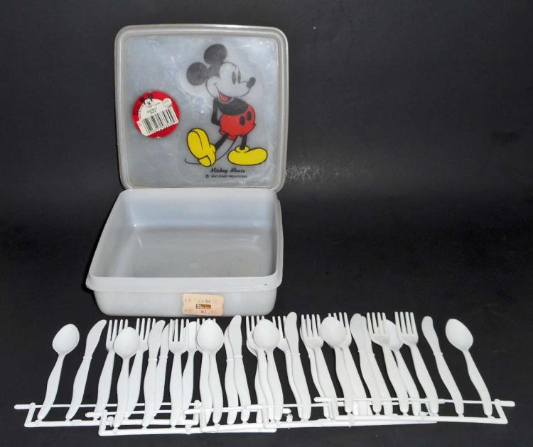 VINTAGE WALT DISNEY PRODUCTIONS MICKEY MOUSE SANDWICH CONTAINER