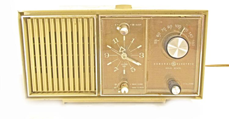 VINTAGE GENERAL ELECTRIC SOLID STATE RADIO