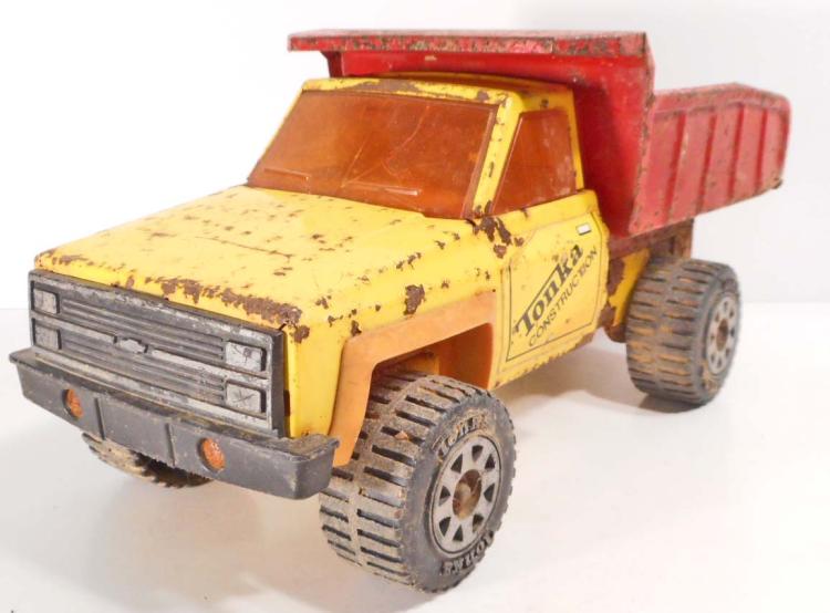VINTAGE TONKA PRESSED STEEL DUMP TRUCK