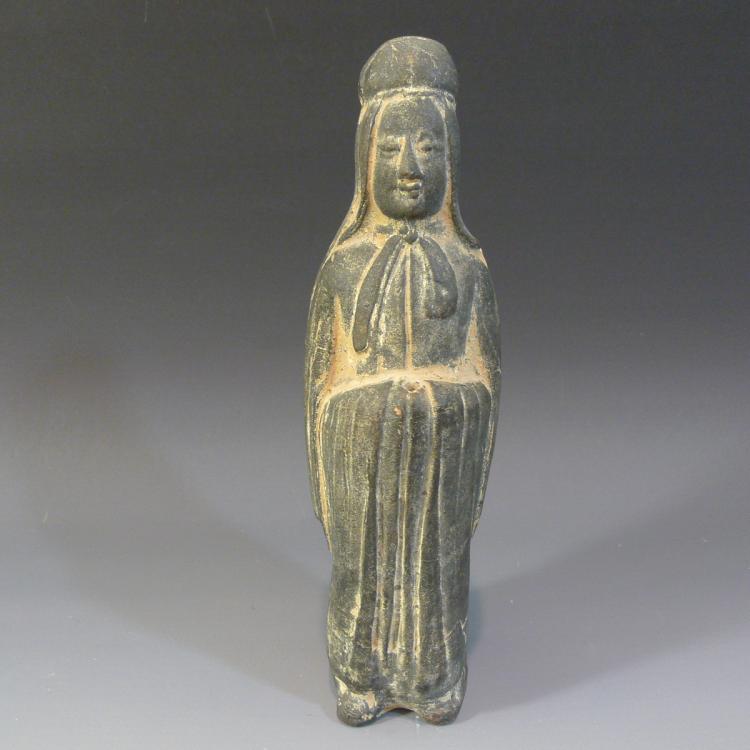 ANTIQUE CHINESE POTTERY FIGURE - TANG DYNASTY