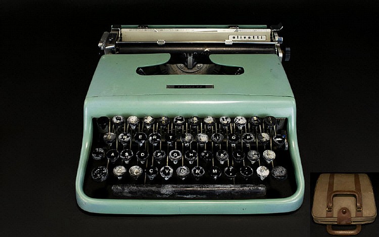 Olivetti Vintage Lettera 22 Portable Typewriter with carrycase.