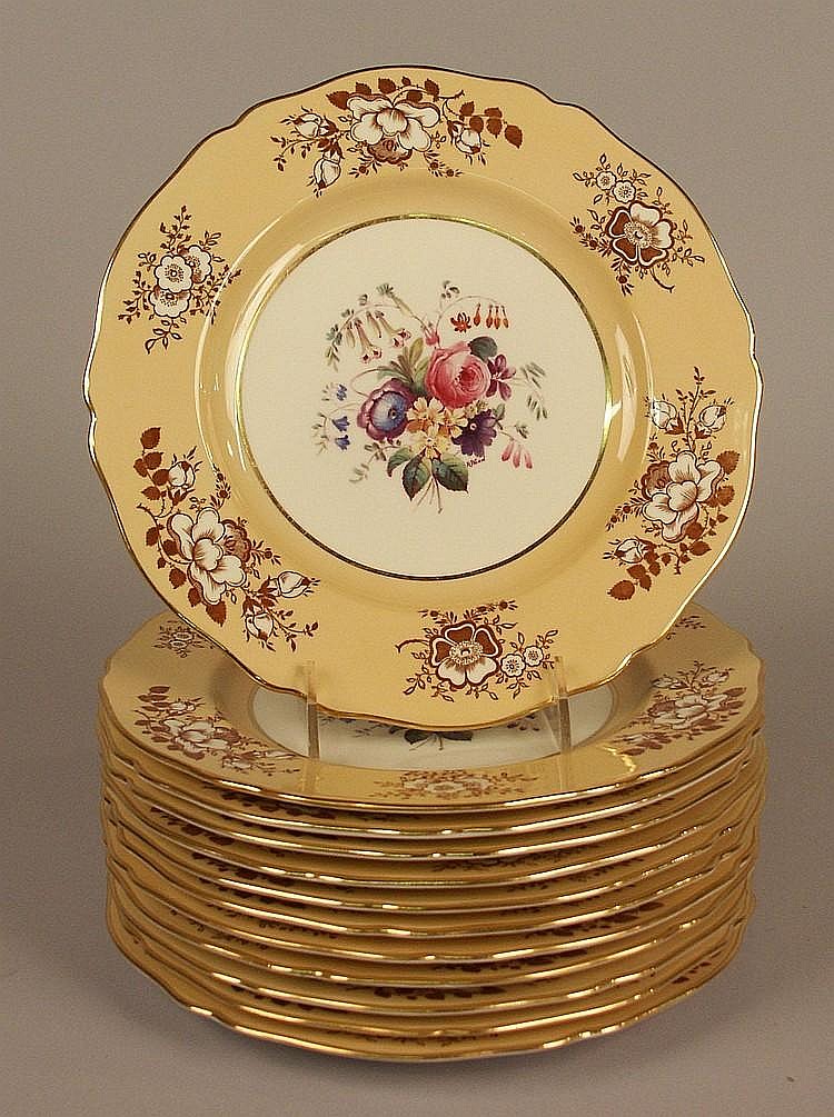 SET OF TWELVE COPELAND SPODE DINNER PLATES